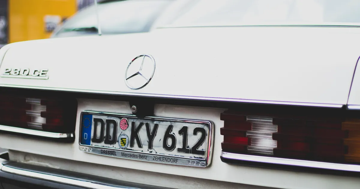Kennzeichen beschädigt: Wann muss es ersetzt werden?